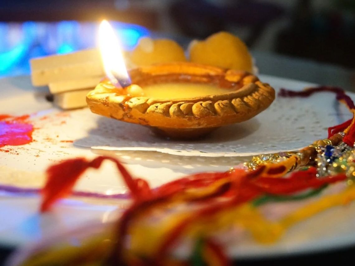 Raksha Bandhan Katha - रक्षा बन्धन की कथा
